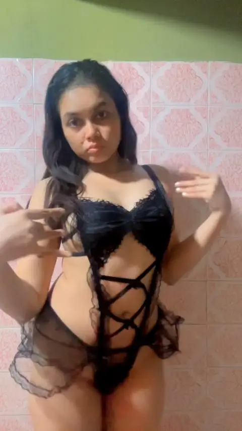deshi girl showing her boobs