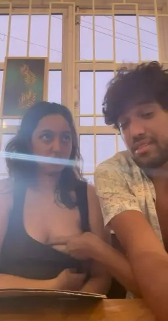 bf gf hot kiss on rasturant ,xvideos