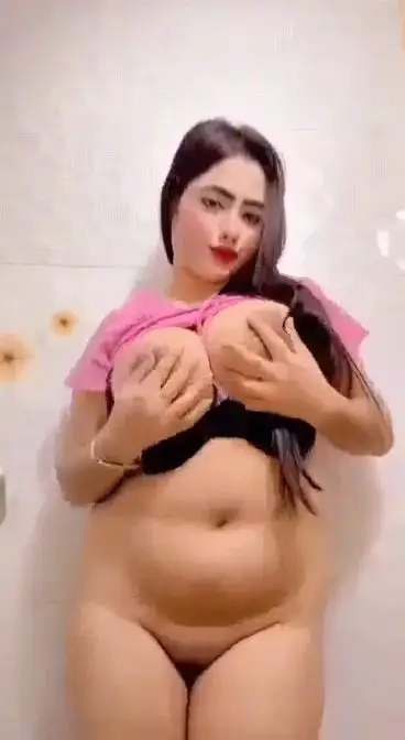 brasty girl showing her big boobs